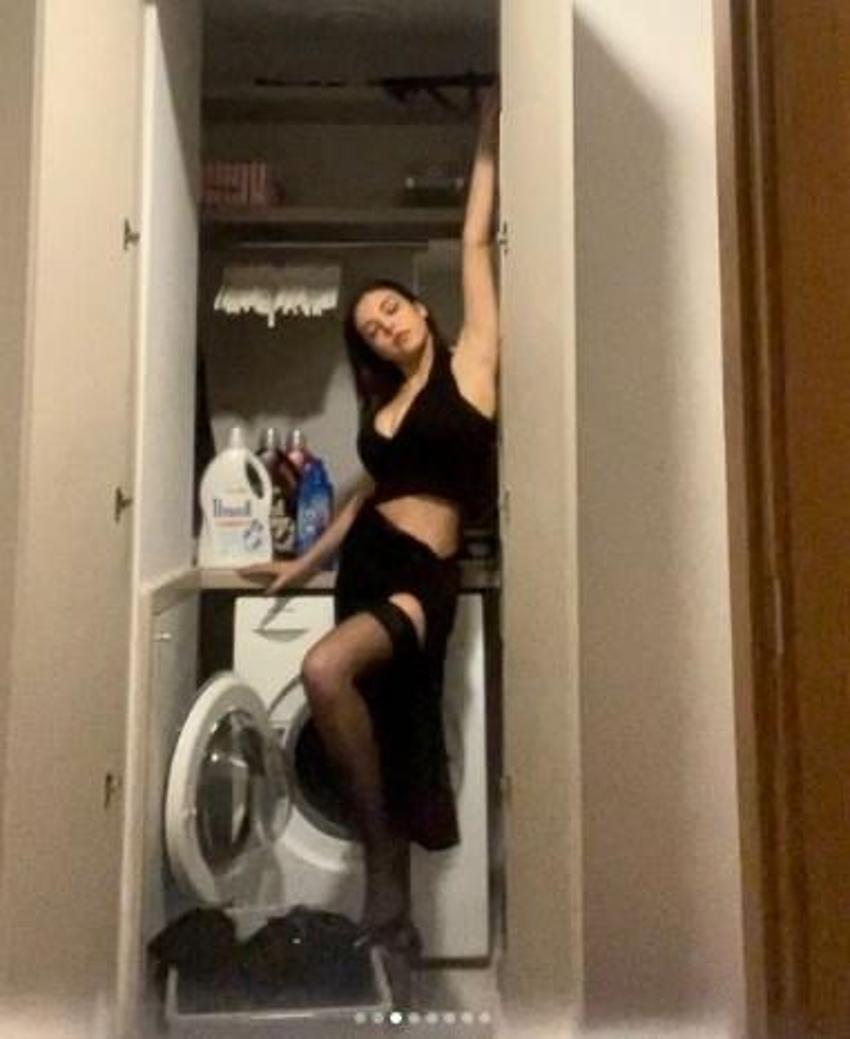 Aygün Aydın jartiyerli pozlarıyla sosyal medyayı salladı!