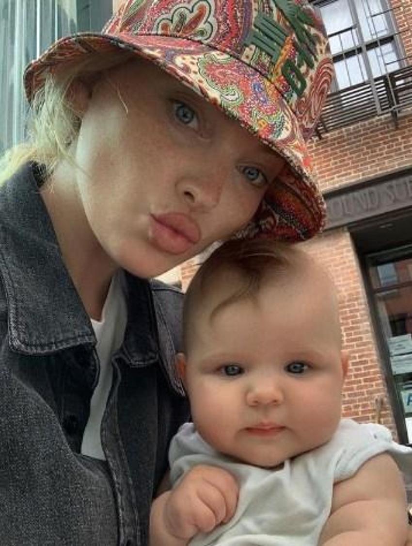Ünlü manken Elsa Hosk'un bebeğiyle çıplak pozlar vermesi tepki çekti!