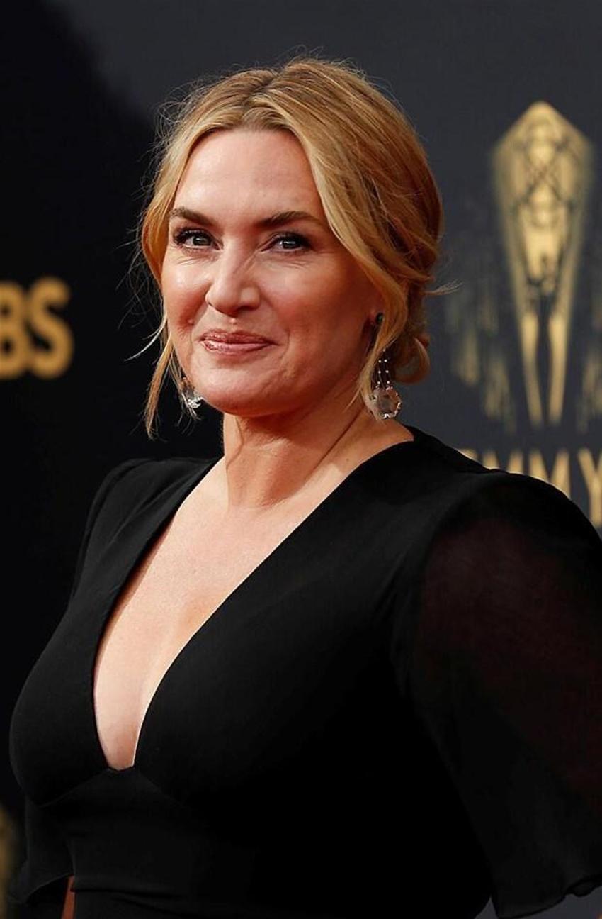 Televizyon dünyasının Oscar'ı Emmy Ödülleri'nin sahipleri belli oldu! Geceye iki dizi damga vurdu...