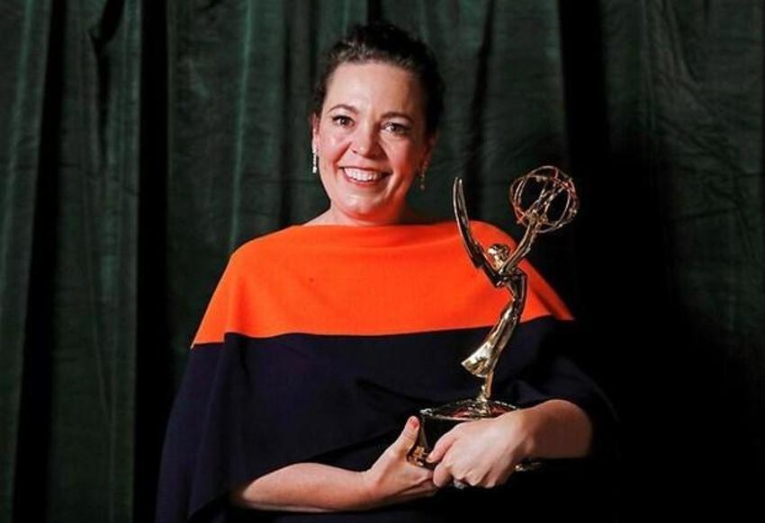 Televizyon dünyasının Oscar'ı Emmy Ödülleri'nin sahipleri belli oldu! Geceye iki dizi damga vurdu...