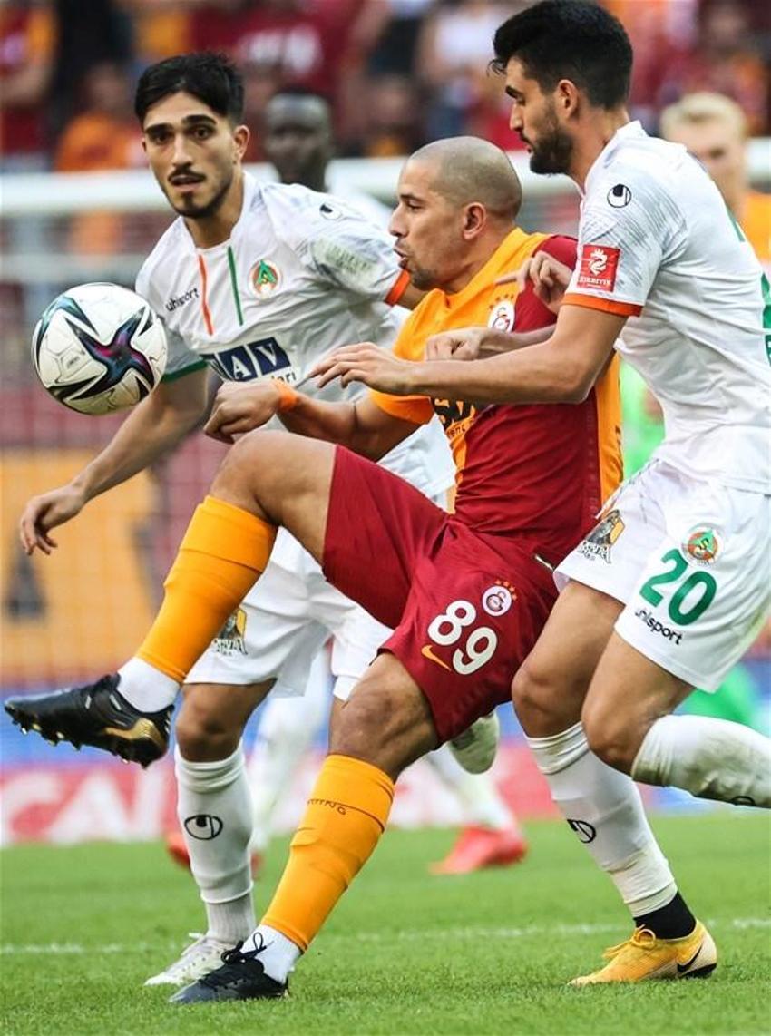 Galatasaray TT Stadı'nda Alanyaspor'a kaybetti tribünler iki futbolcuya dayanamadı! Önce ıslık sonra yuhalama...
