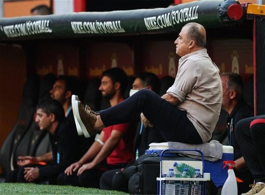 Galatasaray TT Stadı'nda Alanyaspor'a kaybetti tribünler iki futbolcuya dayanamadı! Önce ıslık sonra yuhalama...
