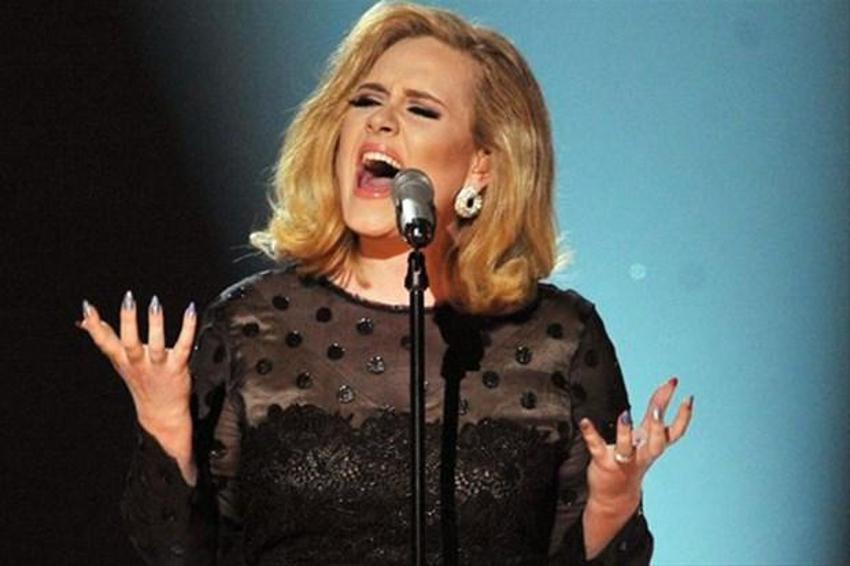 Adele yeni aşkını sosyal medyadan ilan etti!