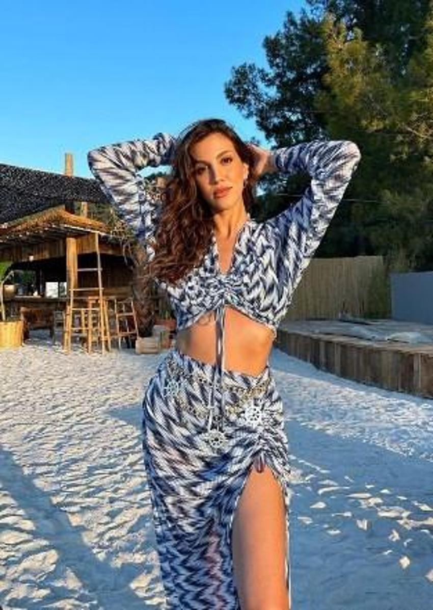 Arda Türkmen ile evlenecek olan Melodi Elbirliler bekarlığa veda etti!