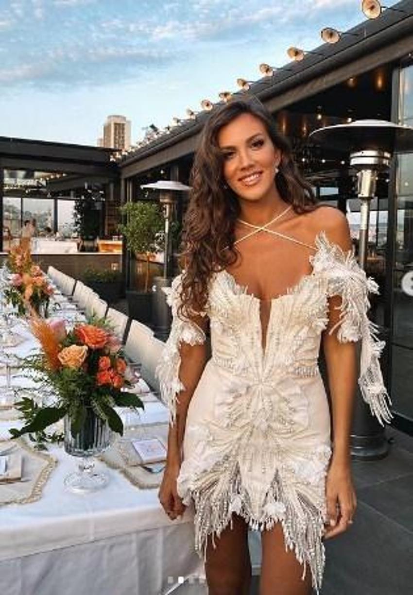 Arda Türkmen ile evlenecek olan Melodi Elbirliler bekarlığa veda etti!