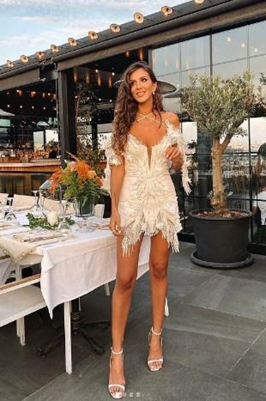 Arda Türkmen ile evlenecek olan Melodi Elbirliler bekarlığa veda etti!
