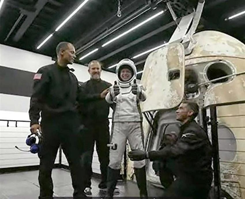 SpaceX'in "Crew Dragon" kapsülü dünyaya döndü! Tarihi anlar...