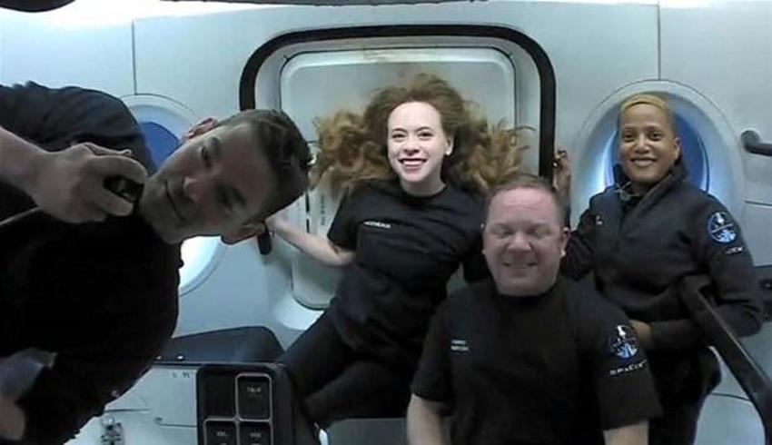 SpaceX'in "Crew Dragon" kapsülü dünyaya döndü! Tarihi anlar...