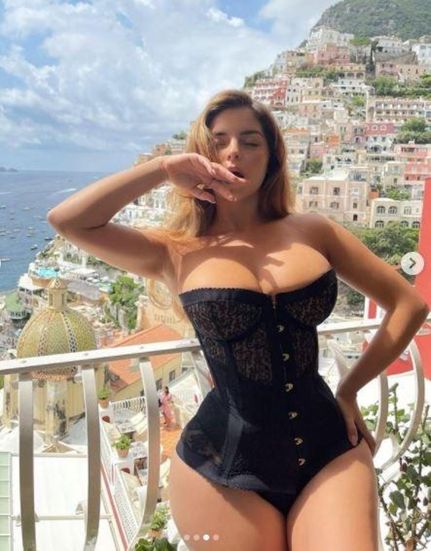 Demi Rose, İtalya pozlarıyla sosyal medyayı sallıyor!