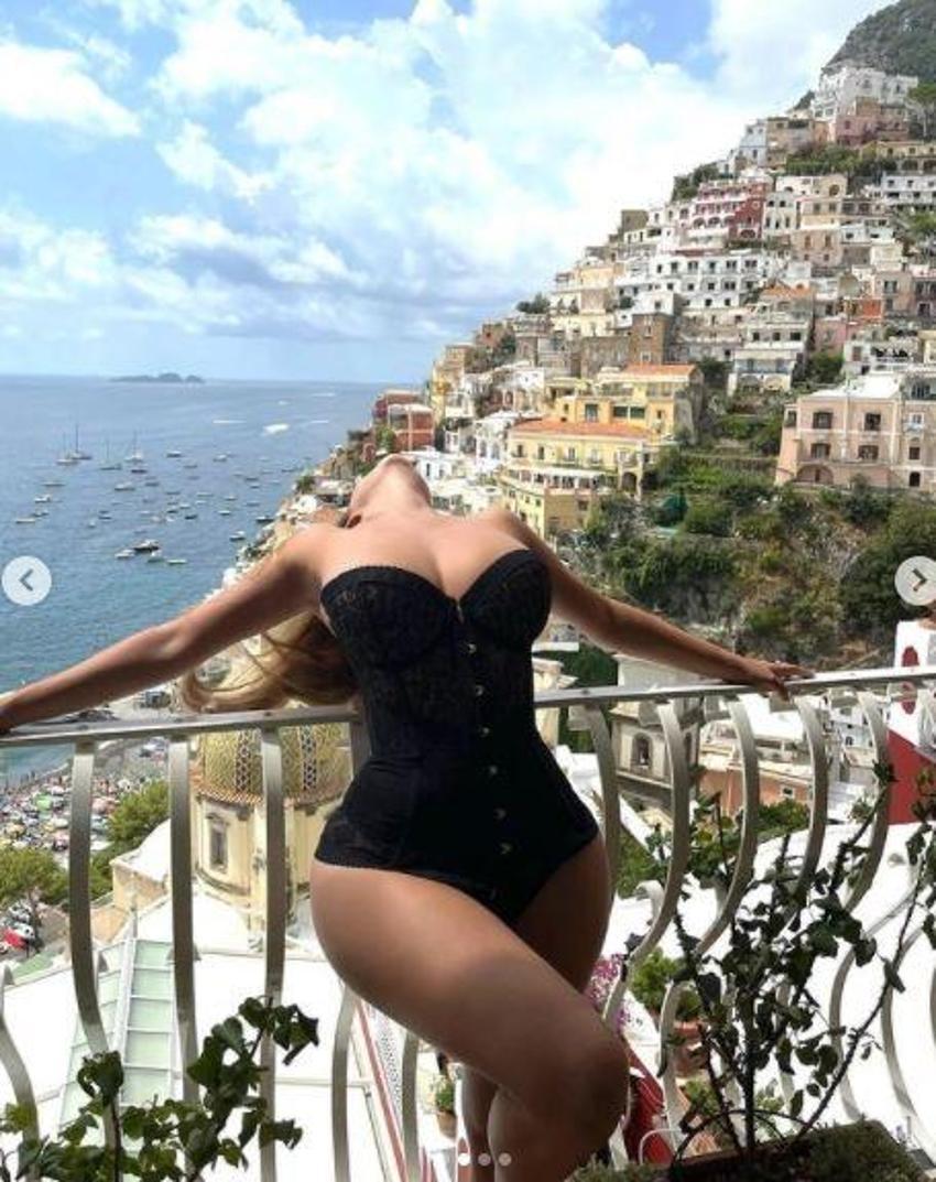 Demi Rose, İtalya pozlarıyla sosyal medyayı sallıyor!