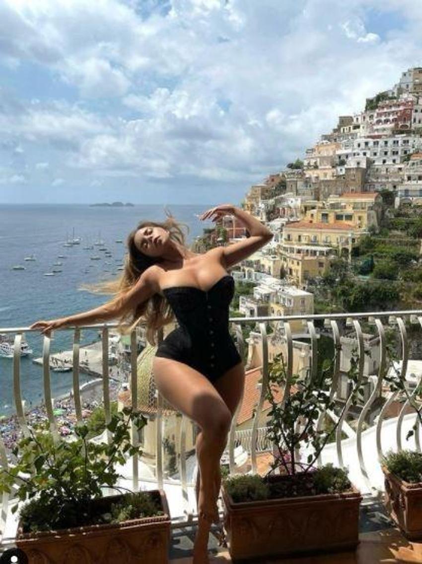 Demi Rose, İtalya pozlarıyla sosyal medyayı sallıyor!