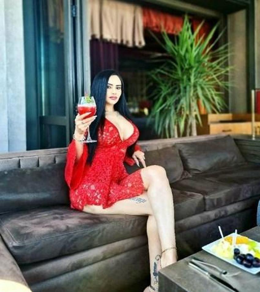 Naz Mila çıplaklık sınırını zorluyor! 'Onu da giymeseydin'