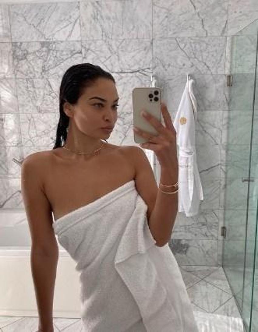 Shanina Shaik çıplak pozuyla olay oldu!