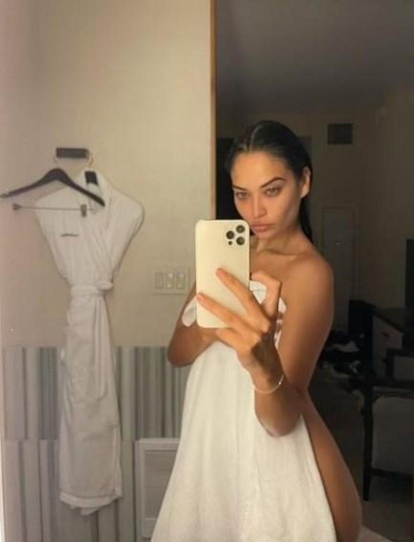 Shanina Shaik çıplak pozuyla olay oldu!