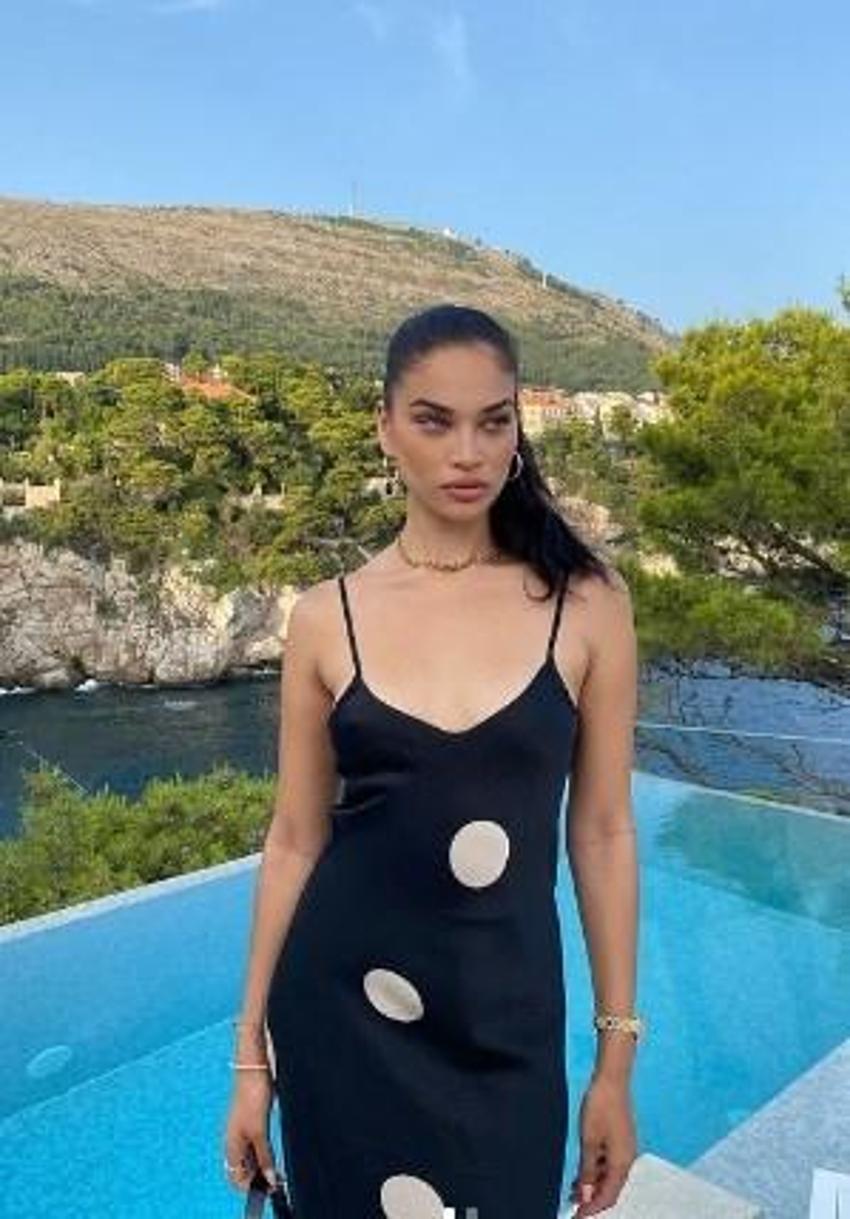 Shanina Shaik çıplak pozuyla olay oldu!