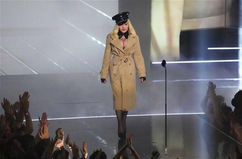 Madonna'dan MTV Video Müzik Ödülleri'nde sürpriz açılış!