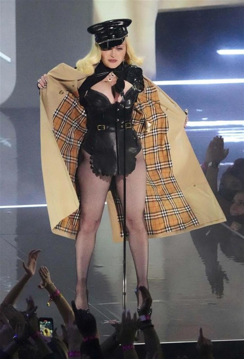 Madonna'dan MTV Video Müzik Ödülleri'nde sürpriz açılış!