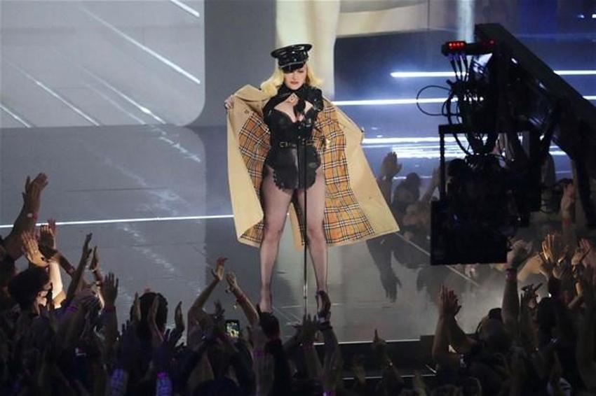 Madonna'dan MTV Video Müzik Ödülleri'nde sürpriz açılış!