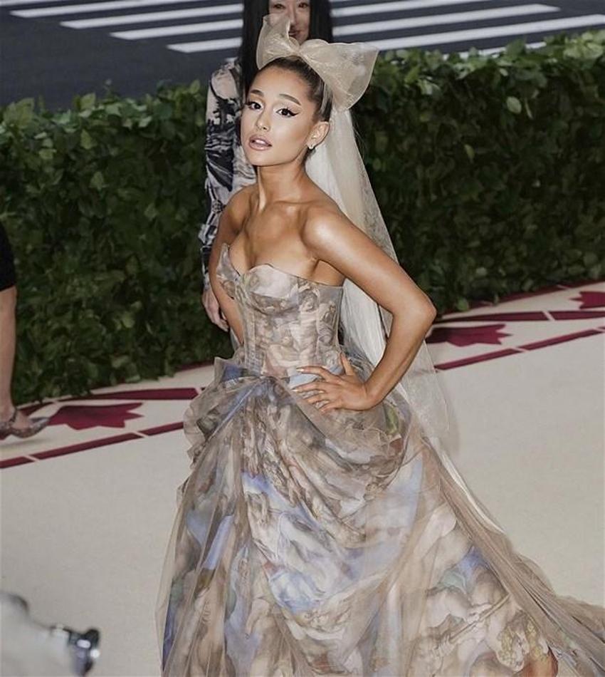 Ariana Grande'den şaşırtan karar!