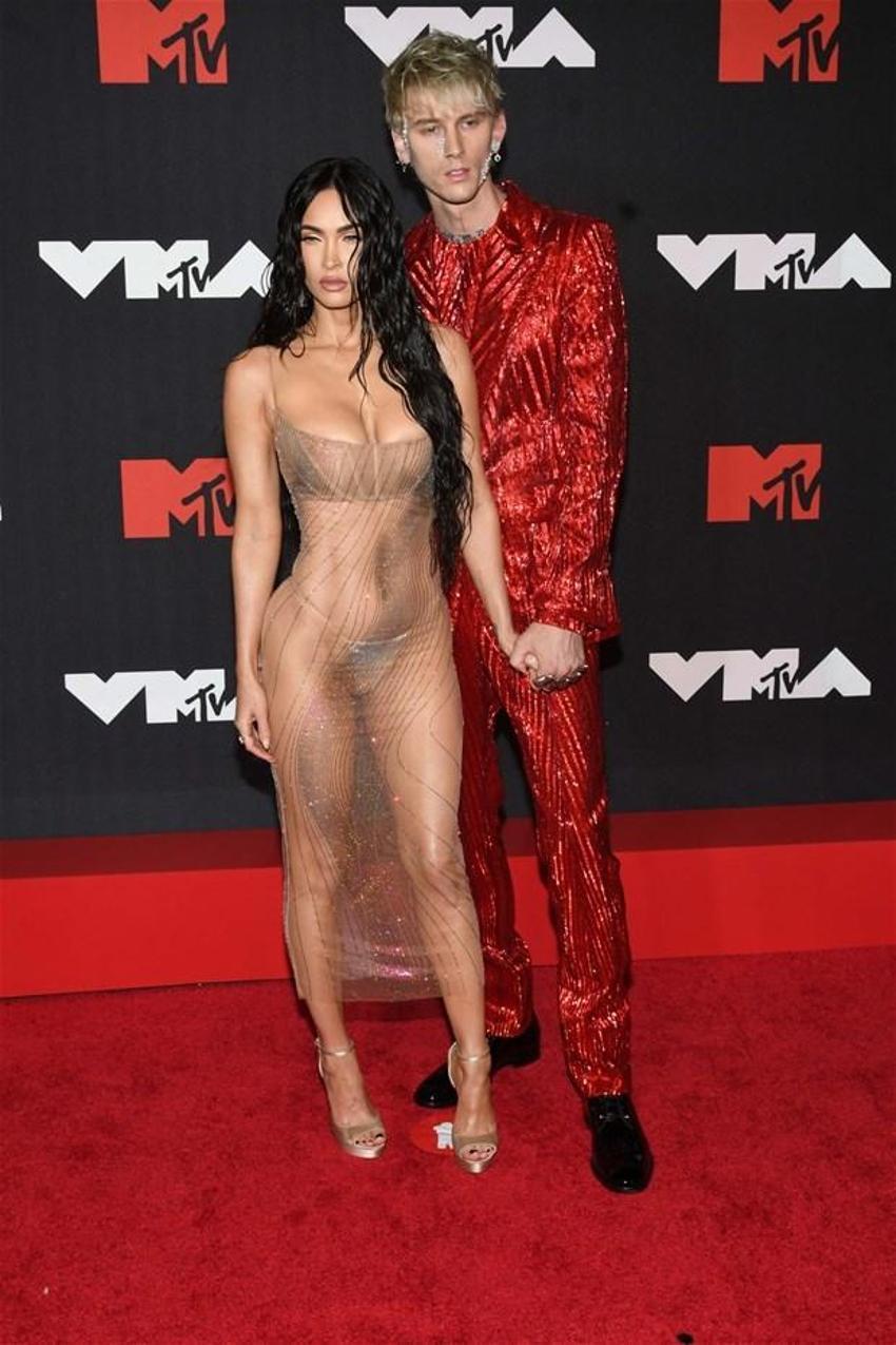 Machine Gun Kelly ile Megan Fox geceye damga vurdu!