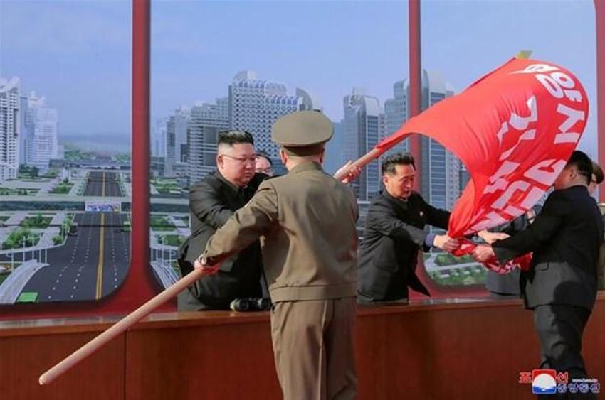 Dünya diken üstünde! Kuzey Kore yine yaptı! Füzeleri ateşledi