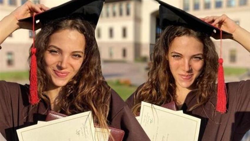 Şarkıcı Simge Sağın 15 yıl sonra mezun oldu! Kep töreninde...