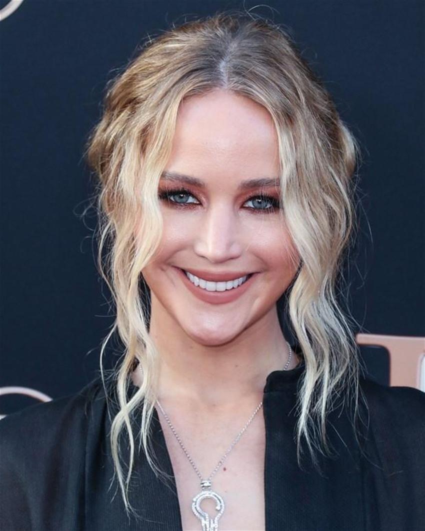Jennifer Lawrence müjdeli haberi duyurdu! Anne oluyor
