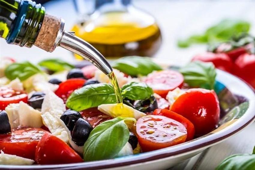 Genç kalmanın sırrı bu diyette! Yaşlanmayı onlarca yıl geciktiriyor