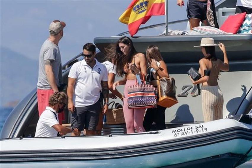 James Rodriguez'in İbiza tatili görüntüleri olay yarattı!