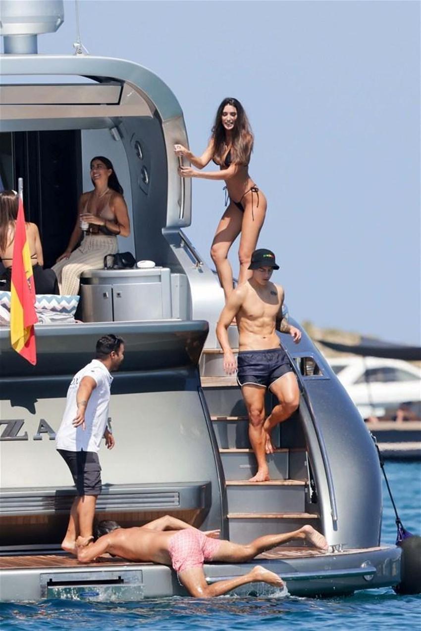 James Rodriguez'in İbiza tatili görüntüleri olay yarattı!