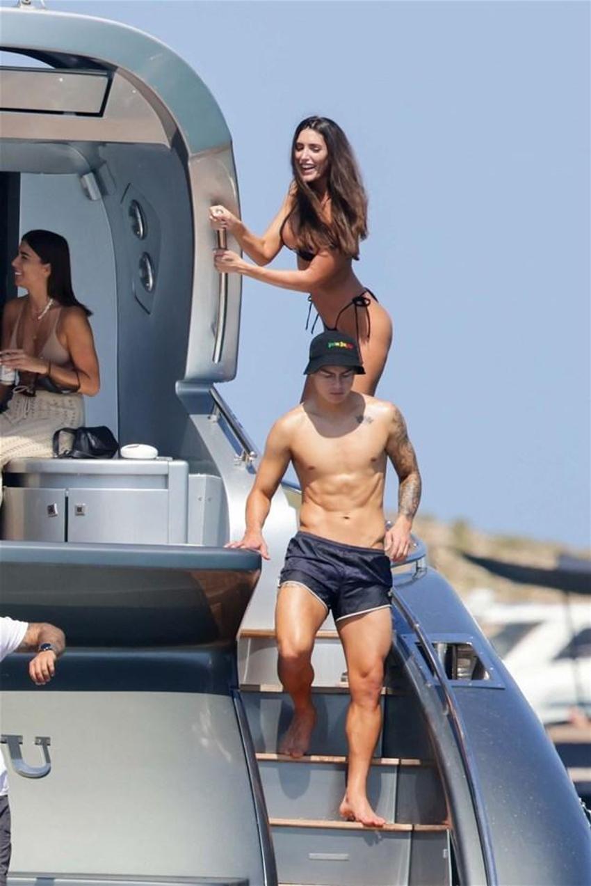 James Rodriguez'in İbiza tatili görüntüleri olay yarattı!