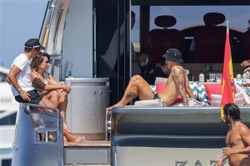 James Rodriguez'in İbiza tatili görüntüleri olay yarattı!