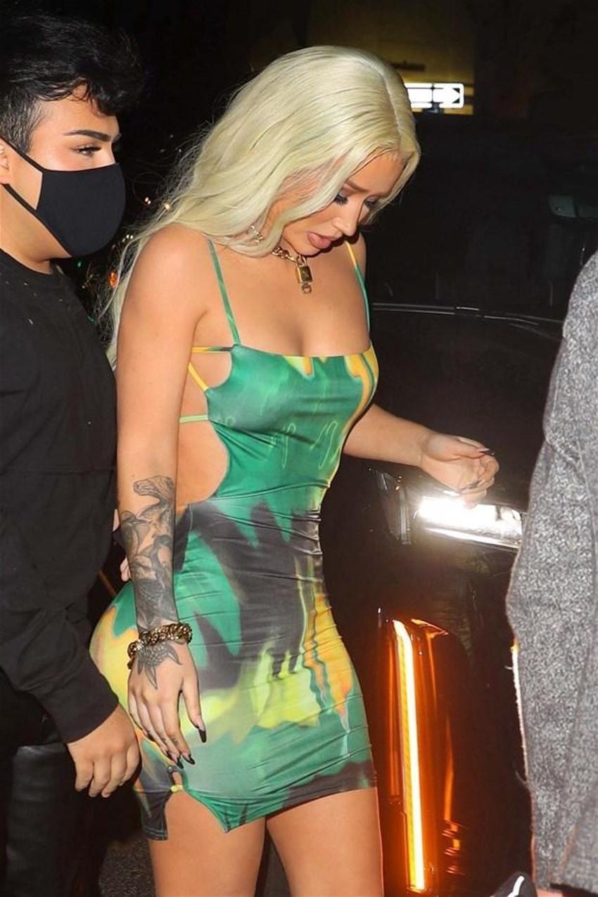 Iggy Azalea süper minisiyle gecelerde!
