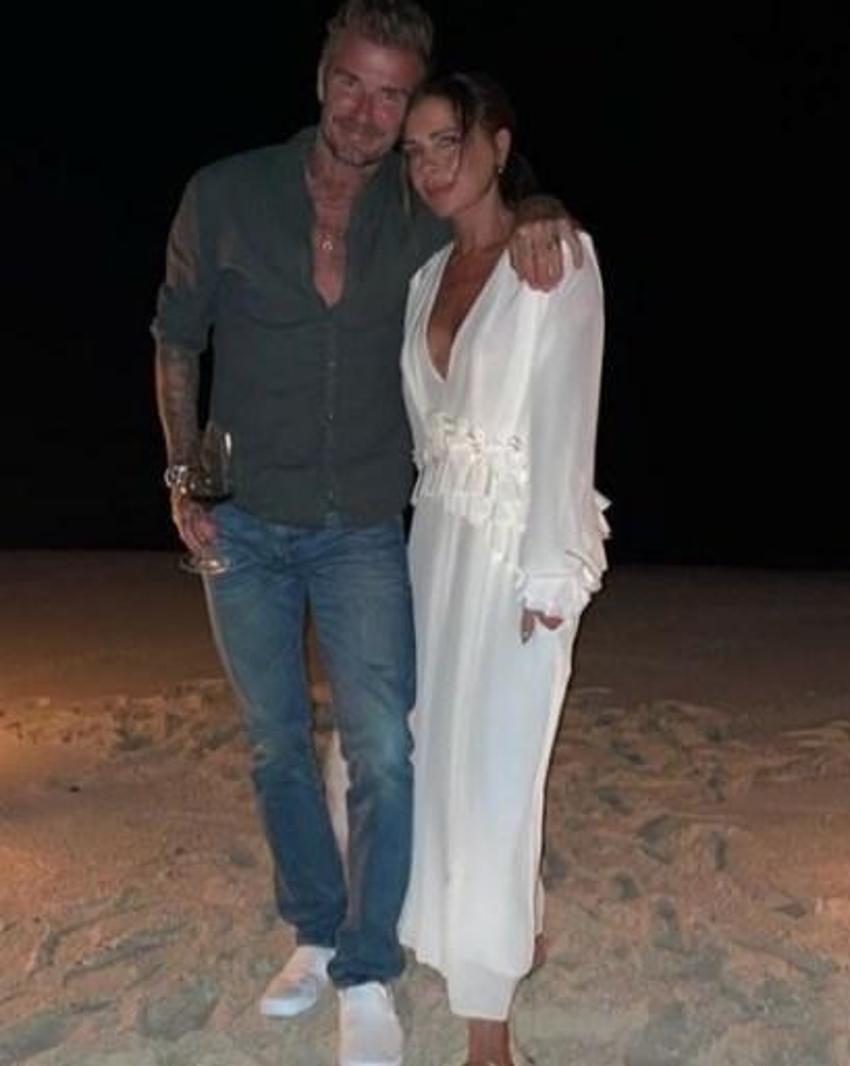 Victoria Beckham eşi David Beckham'ın poposunu sergiledi sosyal medya sallandı!