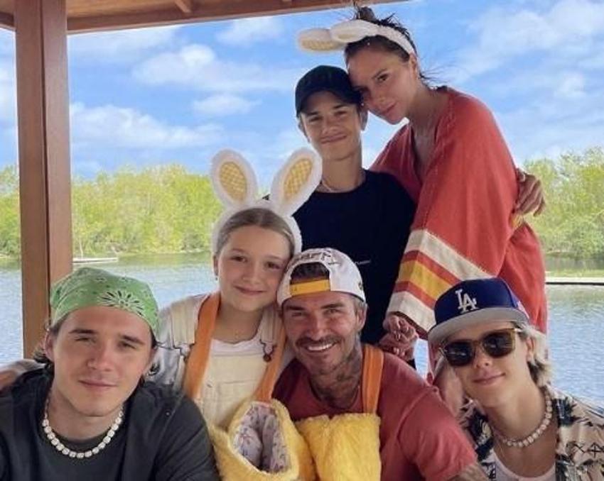Victoria Beckham eşi David Beckham'ın poposunu sergiledi sosyal medya sallandı!