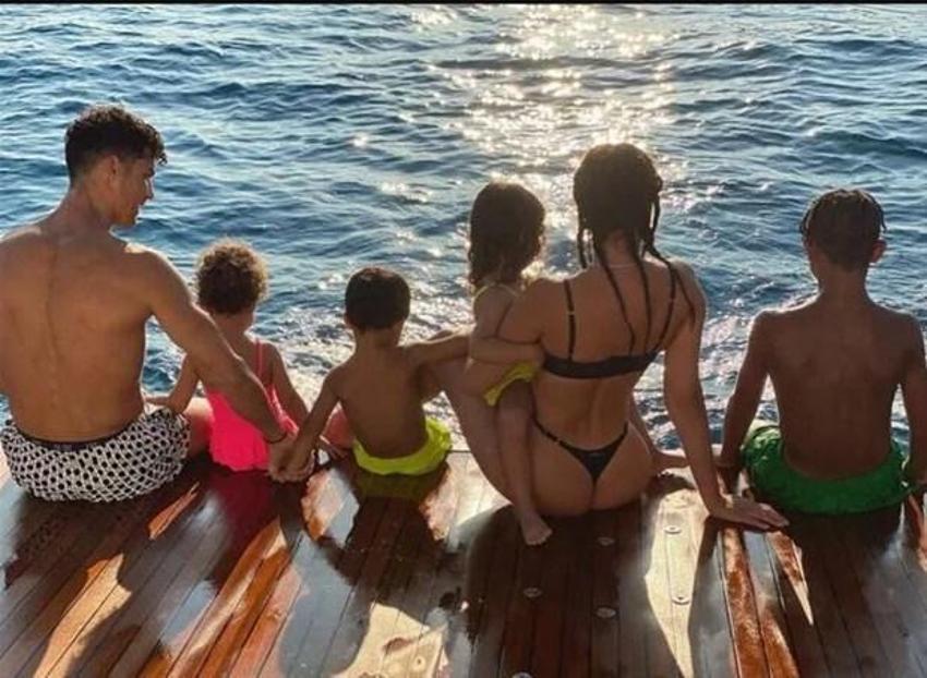 Dünyaca ünlü futbolcu Cristiano Ronaldo ve sevgilisi Georgina Rodriguez'in aşkı belgesel oluyor