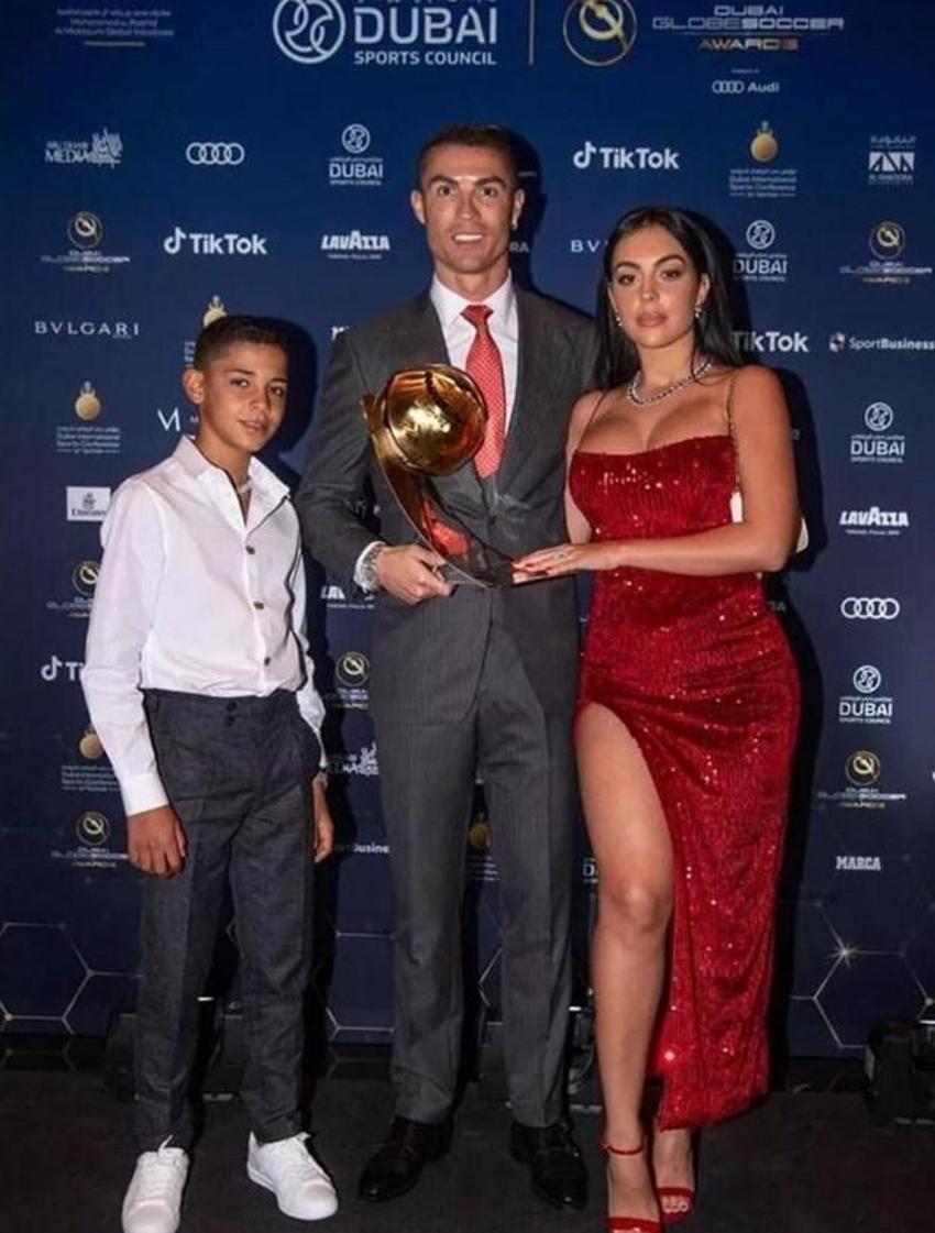 Dünyaca ünlü futbolcu Cristiano Ronaldo ve sevgilisi Georgina Rodriguez'in aşkı belgesel oluyor