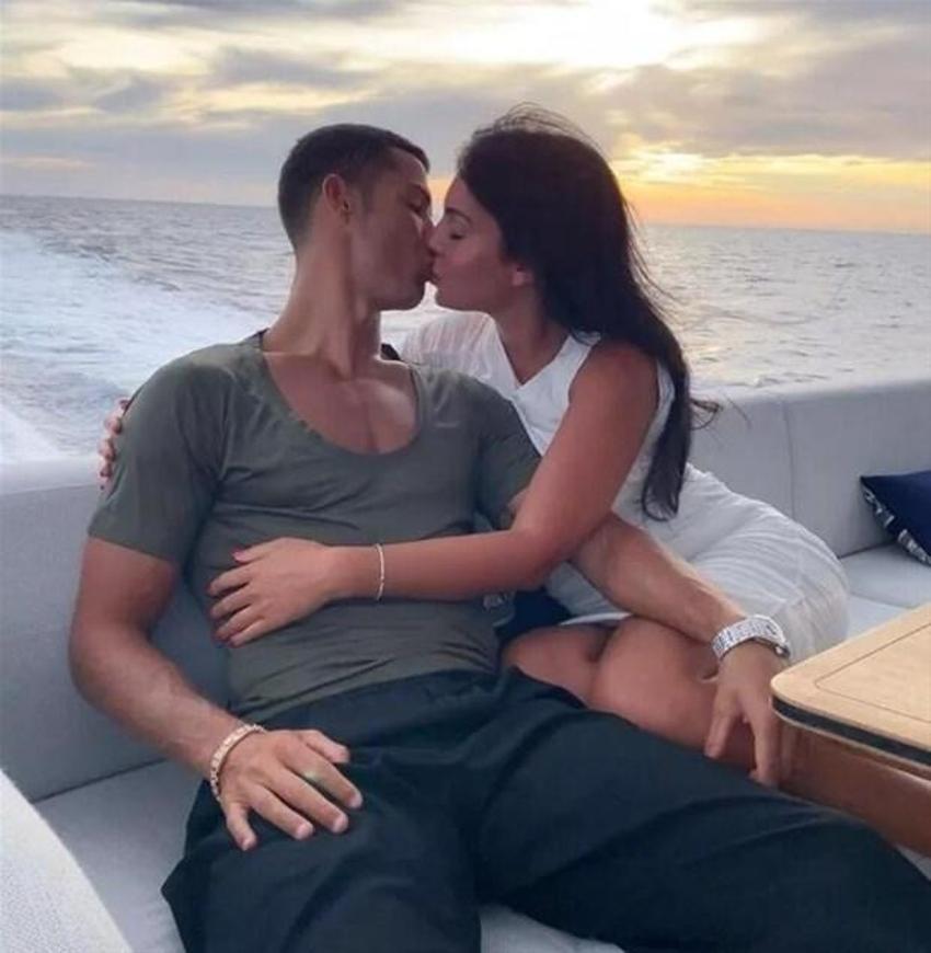 Dünyaca ünlü futbolcu Cristiano Ronaldo ve sevgilisi Georgina Rodriguez'in aşkı belgesel oluyor