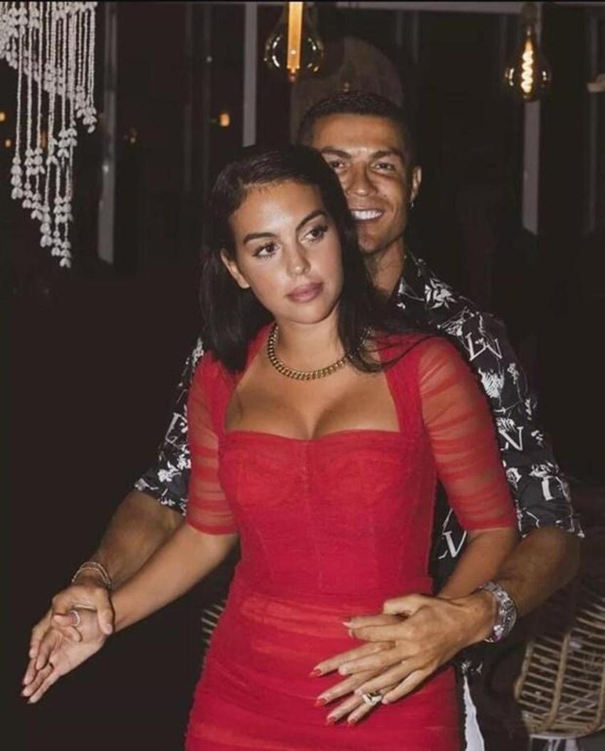 Dünyaca ünlü futbolcu Cristiano Ronaldo ve sevgilisi Georgina Rodriguez'in aşkı belgesel oluyor
