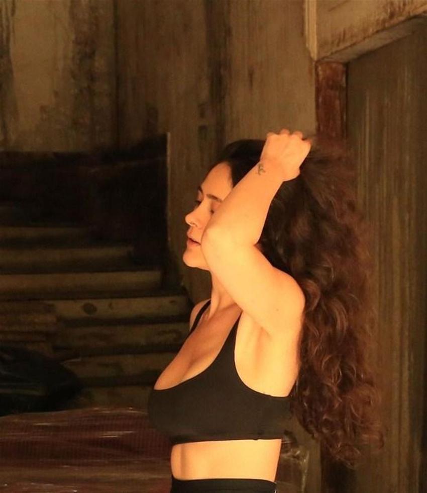 Mahmut Tuncer'in kızı Gizem Tuncer iddialı pozlarıyla ortalığı kasıp kavuruyor