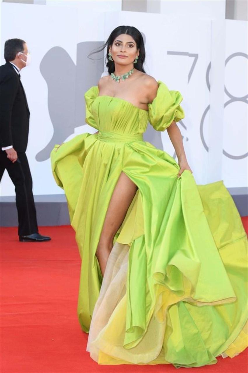 78'inci Venedik Film Festivali'ne Adriana Lima damga vurdu!