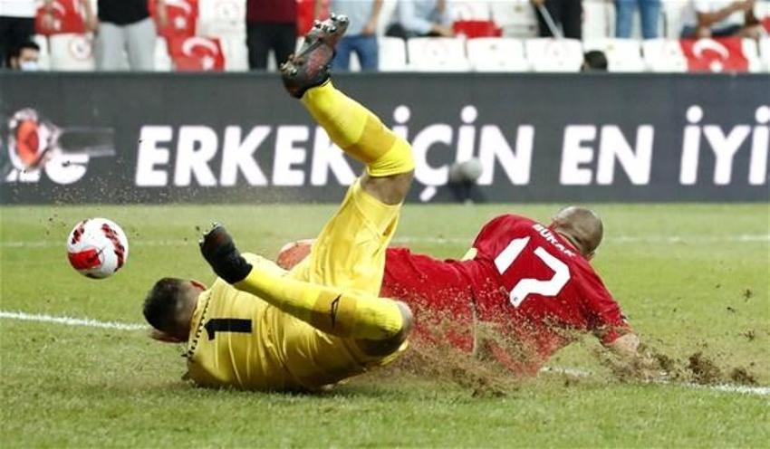 Türkiye - Karadağ maçında 90+7'de yıkıldık!  Altay'ın sesi televizyondan duyuldu, Şenol Güneş detayı...