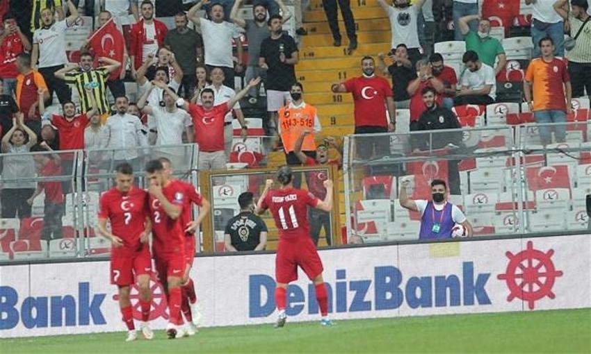 Türkiye - Karadağ maçında 90+7'de yıkıldık!  Altay'ın sesi televizyondan duyuldu, Şenol Güneş detayı...