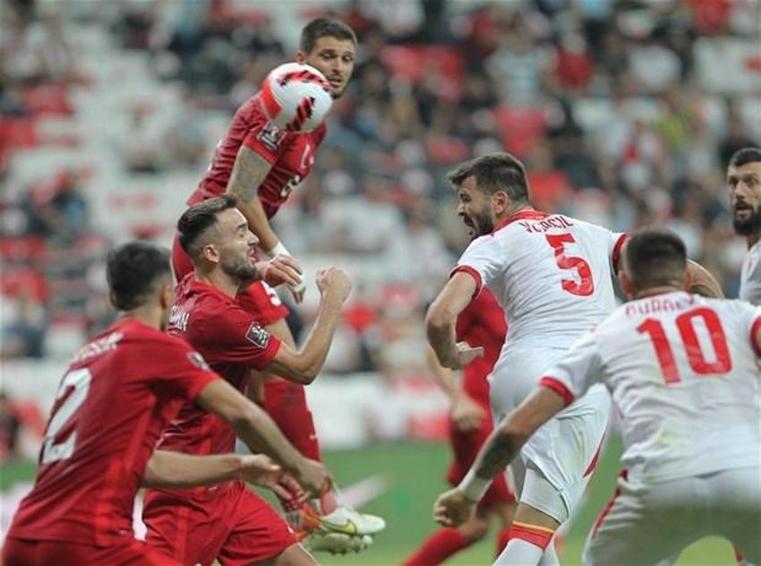 Türkiye - Karadağ maçında 90+7'de yıkıldık!  Altay'ın sesi televizyondan duyuldu, Şenol Güneş detayı...