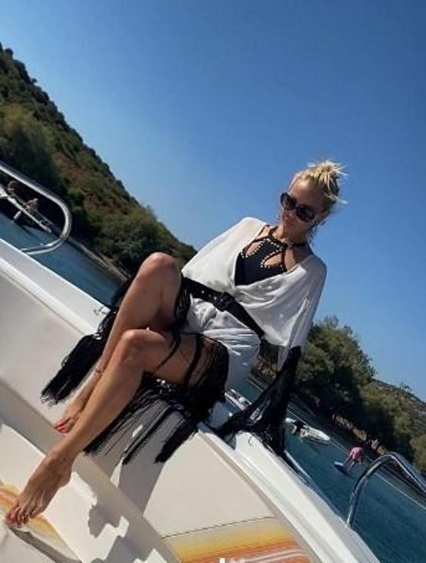 Ayşegül Yıldız yaza böyle veda etti!