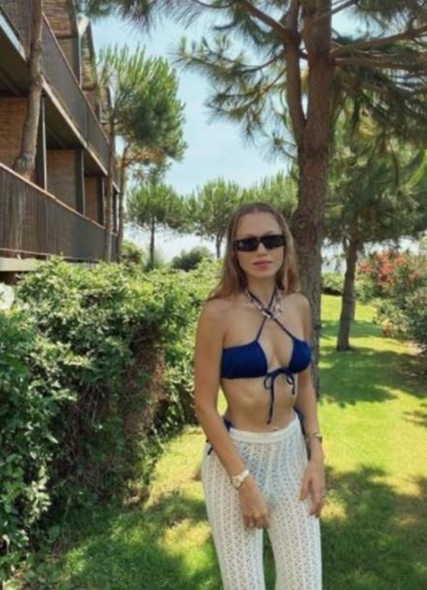 Duygu Özaslan mavi bikinisiyle ortalığı yaktı geçti!