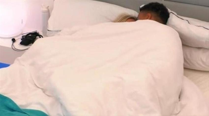 Love Island yarışmasında ipin ucu kaçtı! Aynı anda...