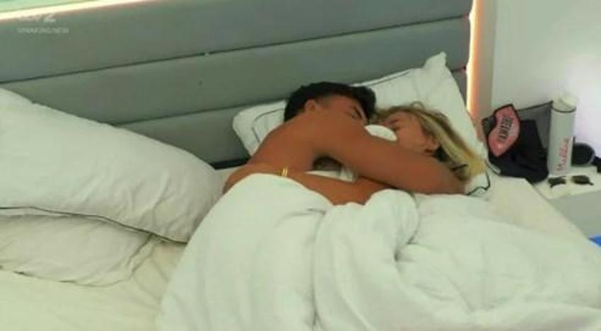 Love Island yarışmasında ipin ucu kaçtı! Aynı anda...
