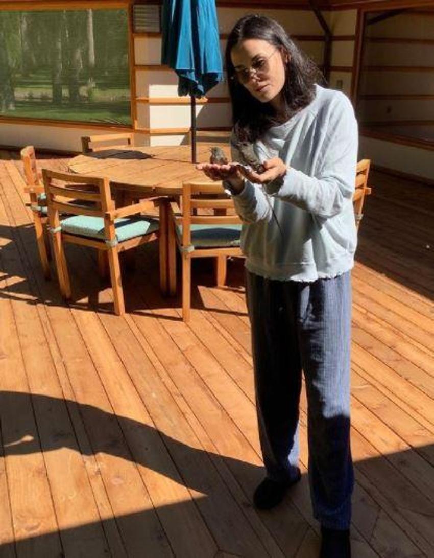 Demi Moore'dan mayolu poz! Gençlere taş çıkardı