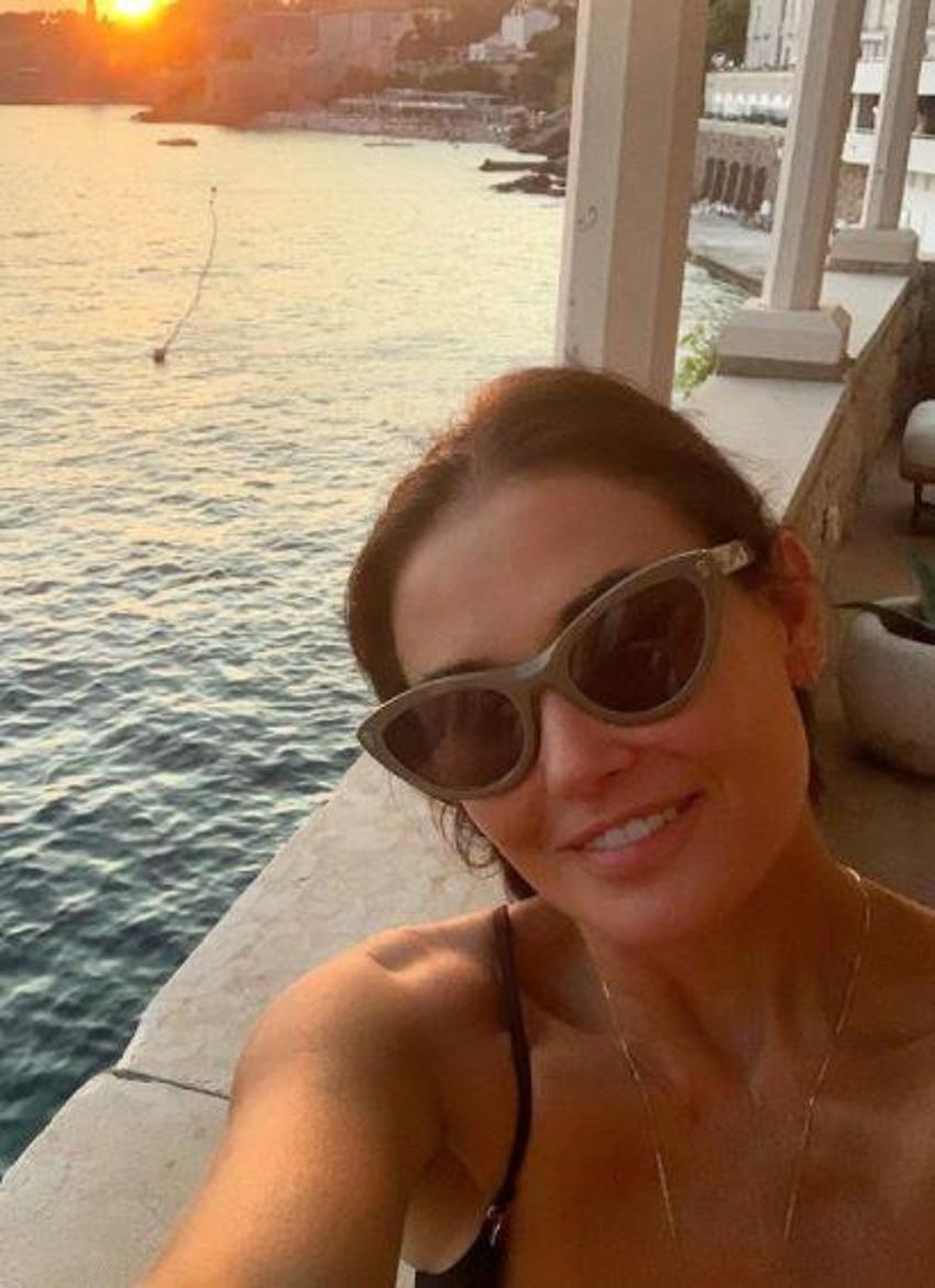 Demi Moore'dan mayolu poz! Gençlere taş çıkardı